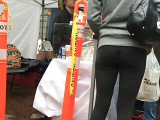 Slanke romantische seksfilms jonge verleidster geniet van creampie buitenshuis