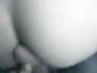 Meisje is gewend seks film gratis om te masturberen, maar ze heeft geen lul gehad
