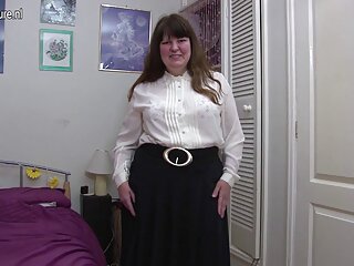 Rondborstige en sexy Layla Price romantische seksfilms krijgt haar gaten vernietigd door Lexington